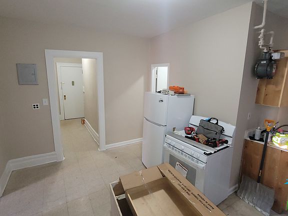4th image of 622 E 187th St