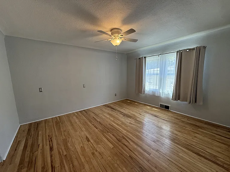 2423 Pine St #1 — Photo 17