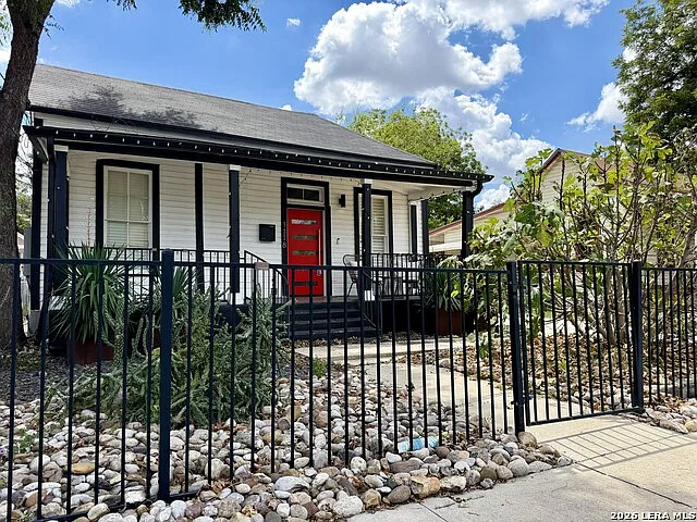 3 bed, 2.5 bath, 1220 sqft, $1,850 — Photo 1