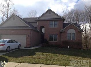 1079 Fairway Dr, Pontiac, MI 48340