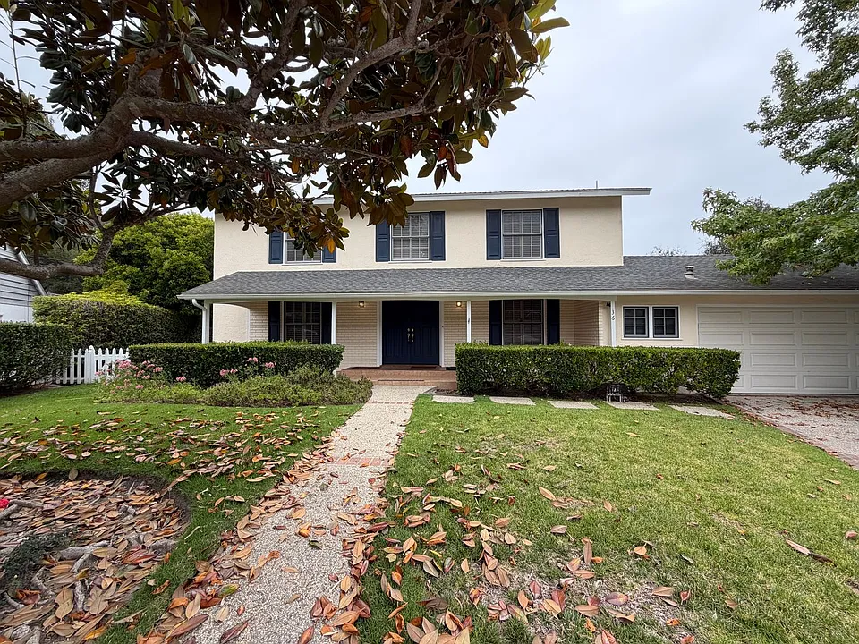 36 Augusta Ln