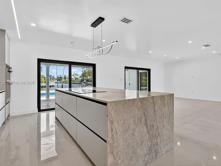 607 Layne Blvd — Photo 12