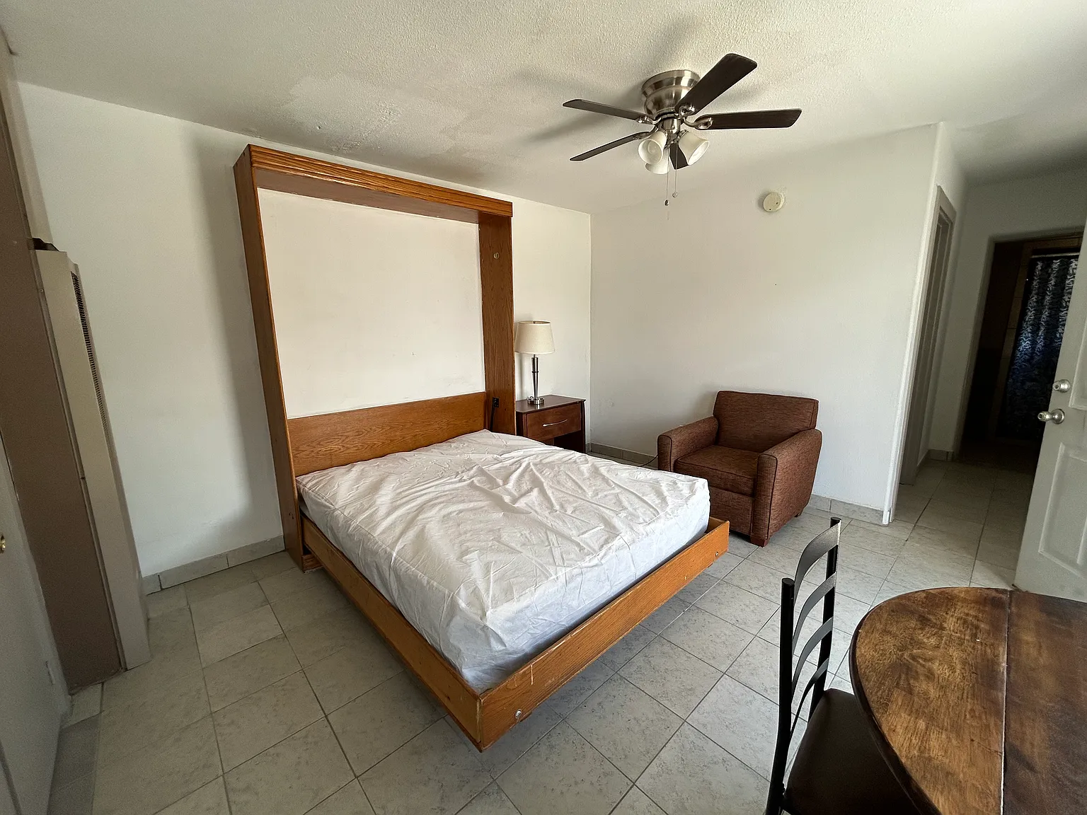 Studio, $895 — Photo 2