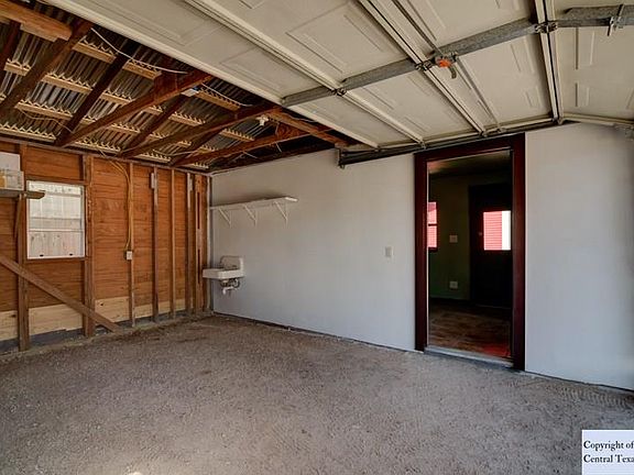5th image of 496 Comal Ave