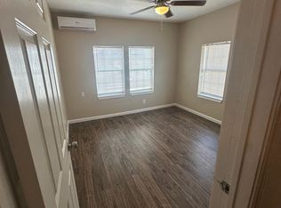 6902 J W Peavy Dr #4, Houston, TX 77011