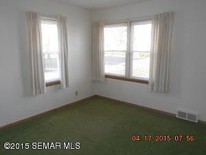 3rd image of 521 Truman Ave