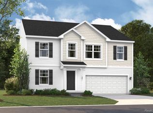 34398 Sandpiper Ct, Chesterfield, MI 48047