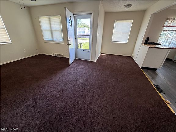 4th image of 14518 Saint James Ave