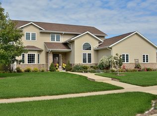 1910 Kitty Hawk Dr, Waterloo, IA 50701