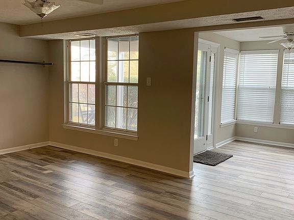 3rd image of 2 Inverness Cir