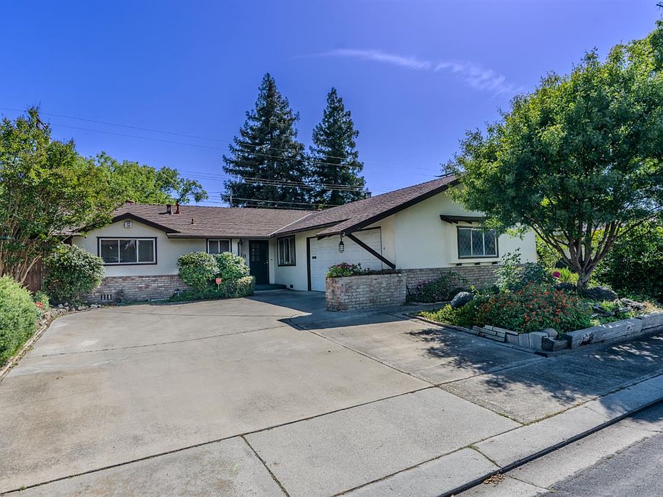 1st image of 1618 Oakwood Dr