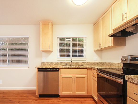 3rd image of 542 Forest Ave APT C