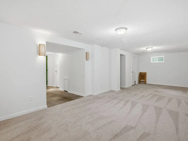 110 Devon Ct — Photo 23