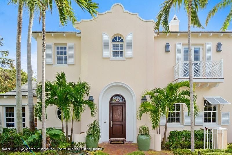1st image of 208 Bahama Ln