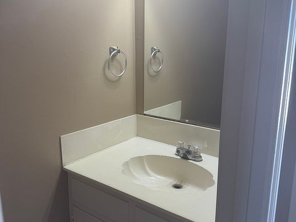 2nd image of 117 Country Ln APT C