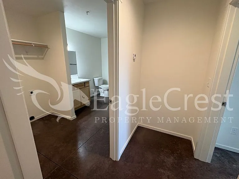 942 NE Spitzenburg St — Photo 40