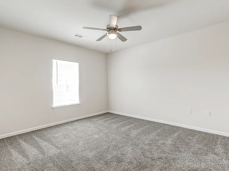 Hummingbird Hill Apartments — Photo 9