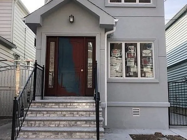 63-24 Saunders St #1, Rego Park, NY 11374