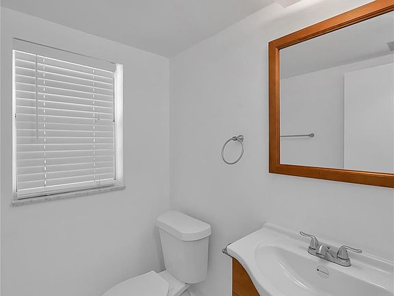5th image of 490 N Laurel Drive #7a