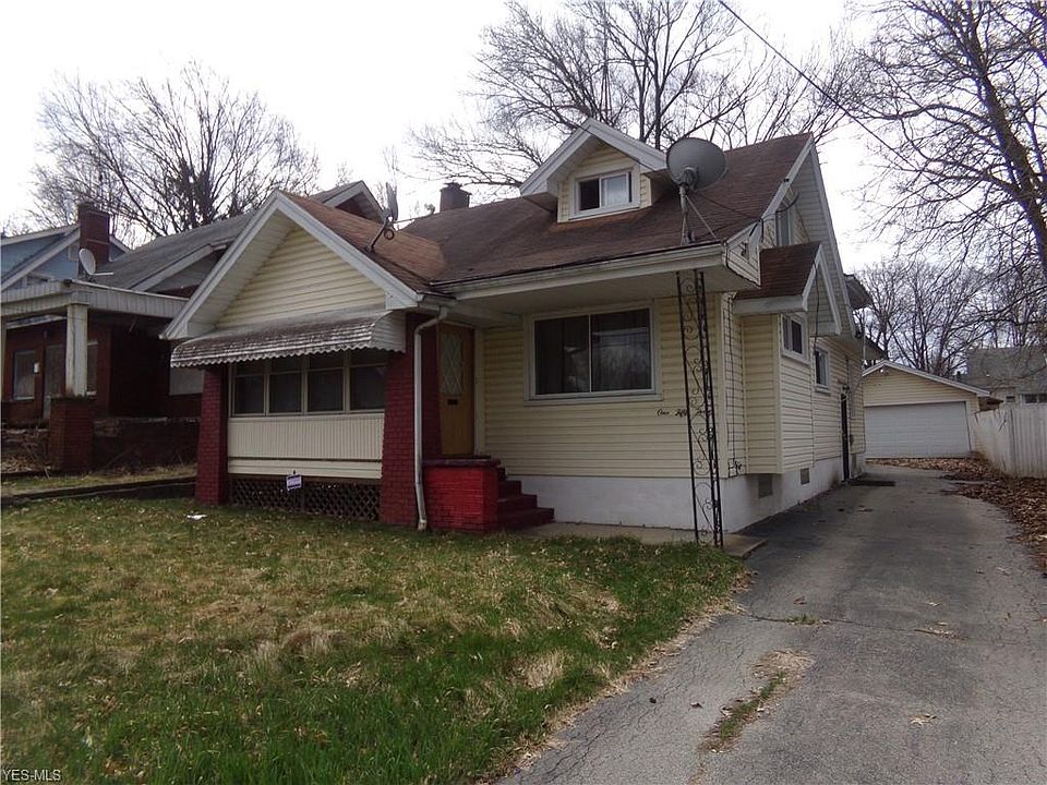1st image of 153 E Lucius Ave