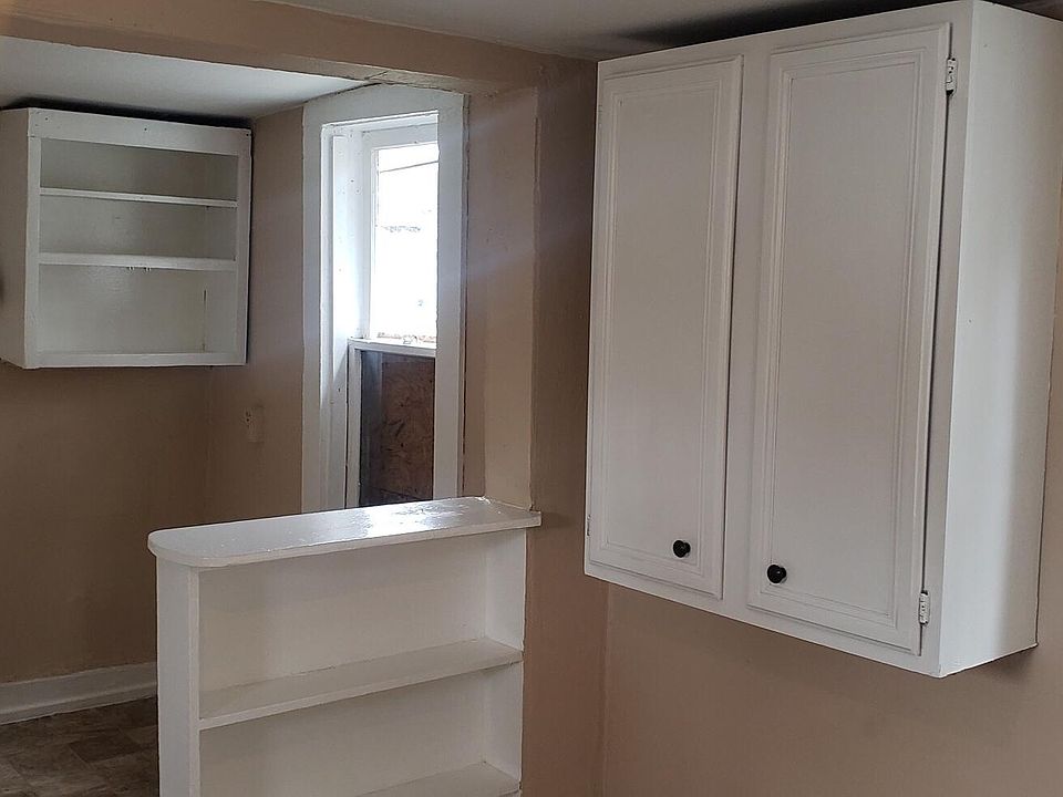 1st image of 427 E Russell Pl
