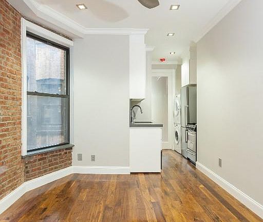 2nd image of 16 E 116th St #Rp2a