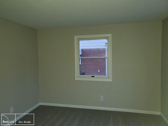 3rd image of 25875 Waldorf St