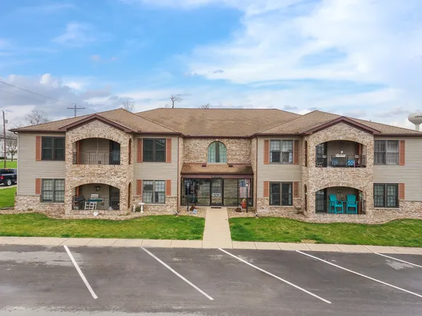 111 N Cedar St APT 2B, Lexington, IL 61753