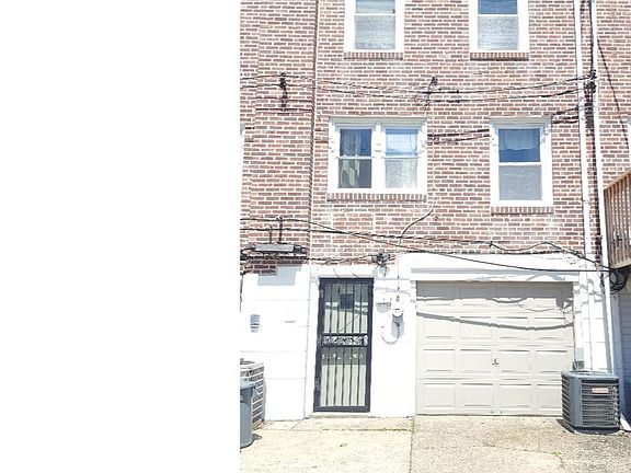 3rd image of 209 Park Dr
