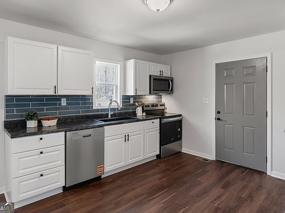 3rd image of 137 Cheyenne Trl