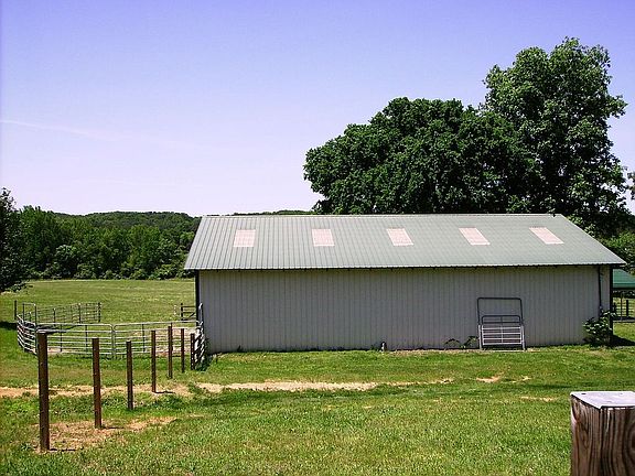 40 x 60 6 stalls tack rm