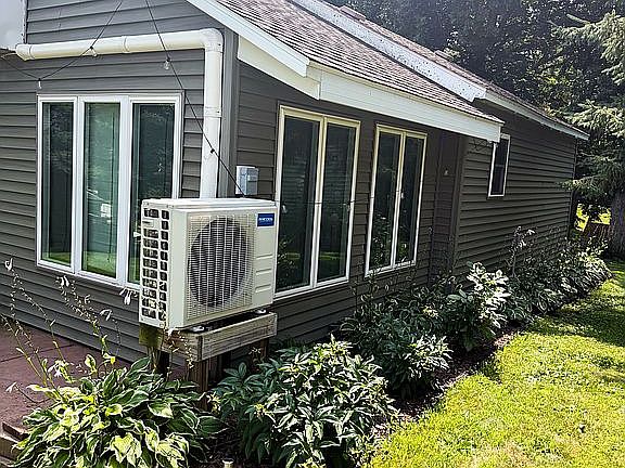 2nd image of 3 Shoreview Ln
