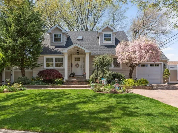 6 Nancy Lane, Hicksville, NY 11801