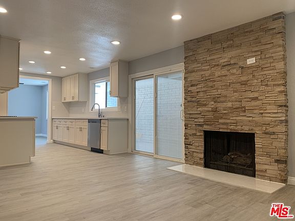 5th image of 20627 Kenwood Ave