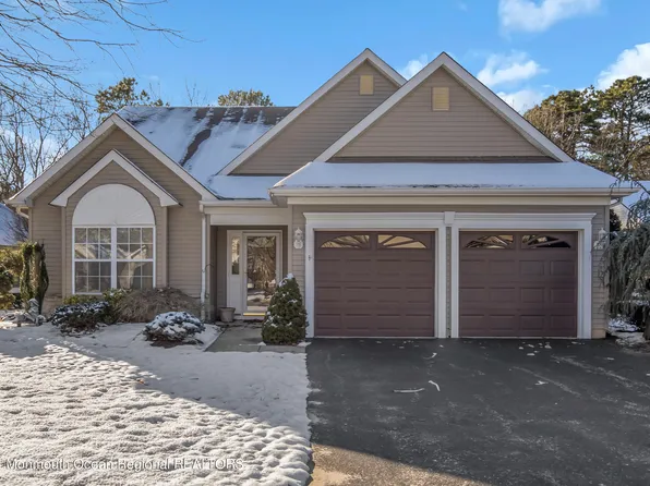 48 Skyline Drive, Lakewood, NJ 08701