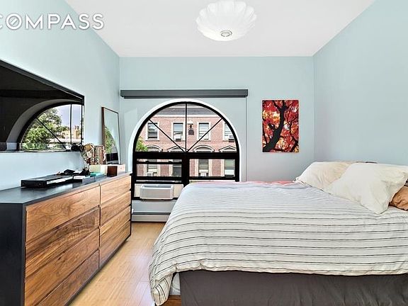 3rd image of 86 Meserole Ave #2C