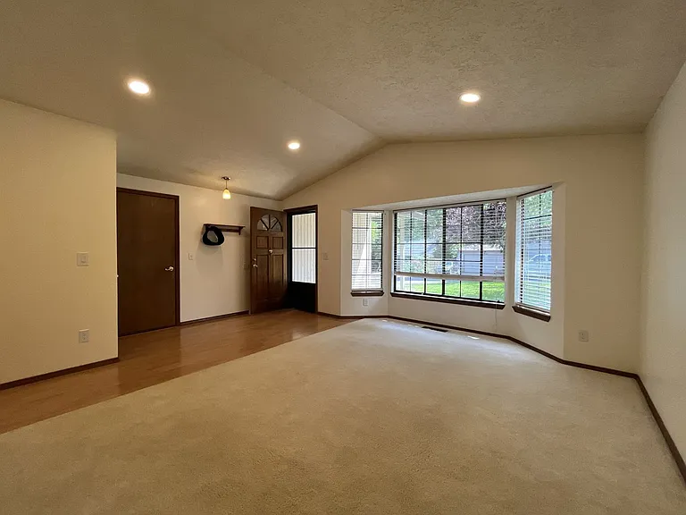 4825 SW Marigold St — Photo 19