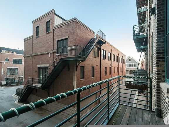 3rd image of 2224 W Diversey Ave #204