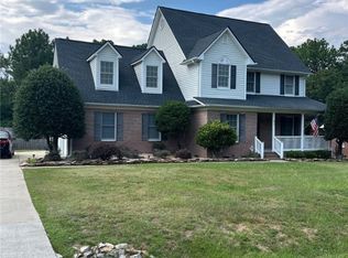 371 Stone Cross Dr, Spring Lake, NC 28390