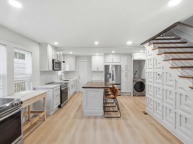 411 Edwin St #A — Photo 6