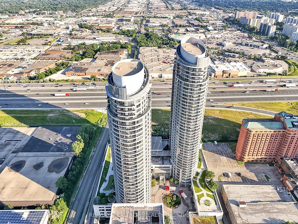 1st image of 135 Village Green Sq #2022