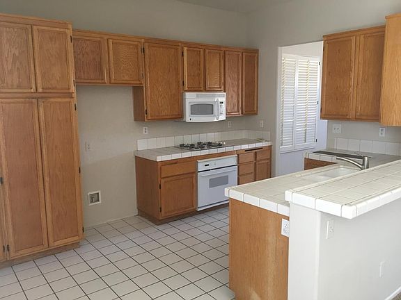 4th image of 22659 Parkham St