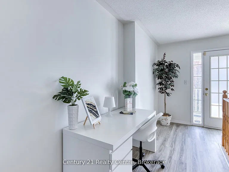 45 Hatch St E — Photo 35