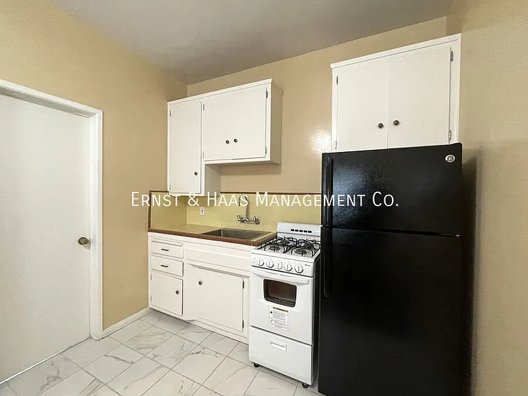 1641 Loma Ave #8 — Photo 7