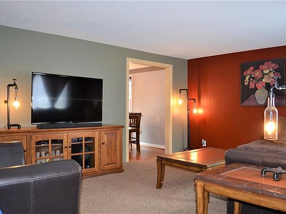3rd image of 458 Traverse Blvd