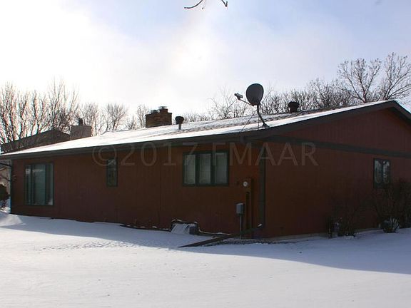 4th image of 801 7th St E