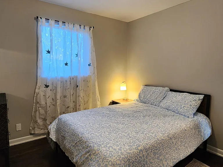 Double Bed - Main Floor