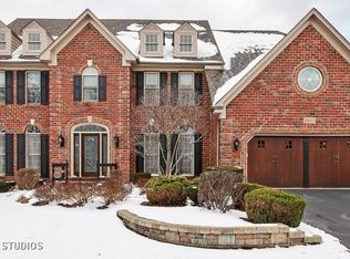 2325 River Woods Dr, Naperville, IL 60565