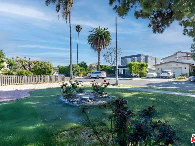 2522 Armacost Ave — Photo 58