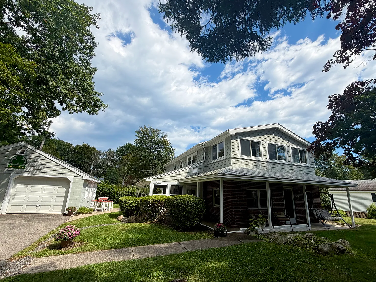 3 bed, 1936 sqft, $2,200 — Photo 2